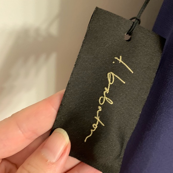 Aritzia Women’s Fashion Blazer (T. Babaton) - Picture 6 of 7